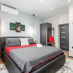 Apartament Modern & Warm Near Arena