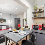 Modern & Warm Near Arena Apartamento Pula