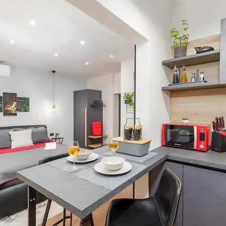 Modern & Warm Near Arena 아파트 풀라