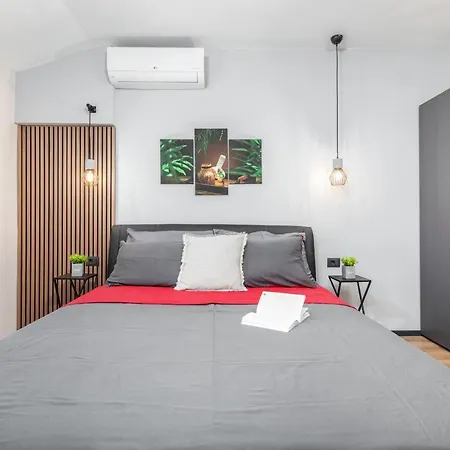 Modern & Warm Near Arena * 普拉