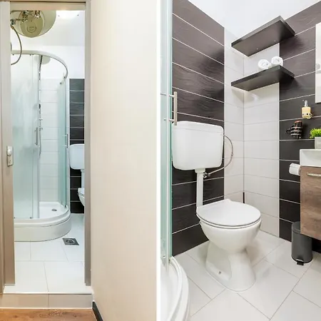 Modern & Warm Near Arena *