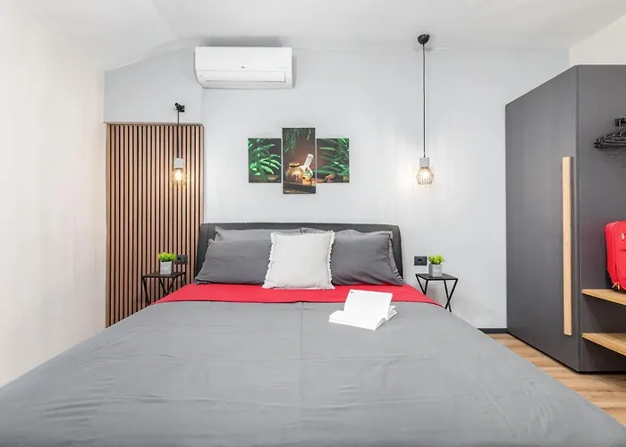 Modern & Warm Near Arena * 普拉